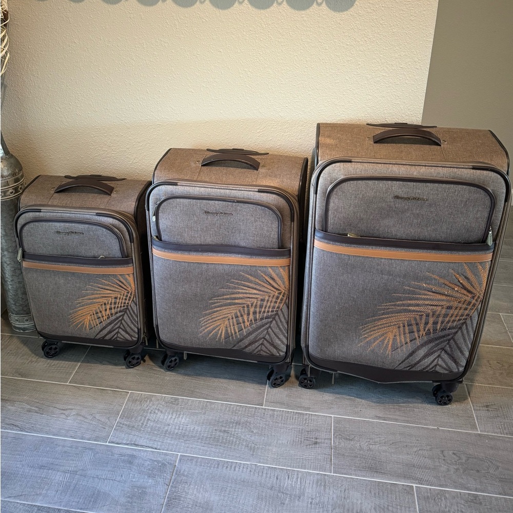 Beautiful Tommy Bahama Lightweight Luggage Set.  Each piece used only once.